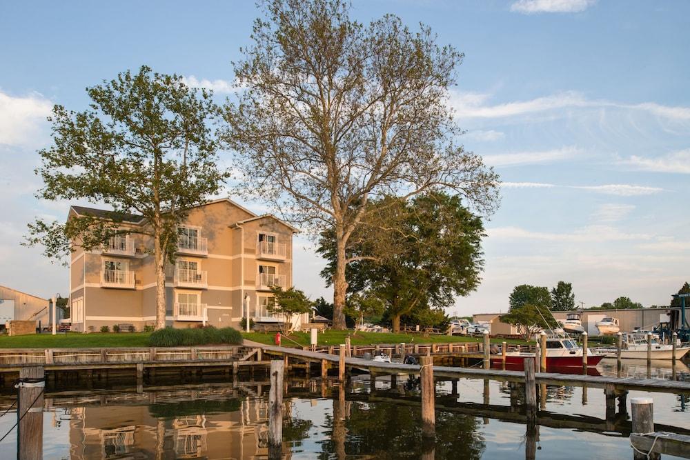 Anchored Inn At Hidden Harbor Deale Bagian luar foto