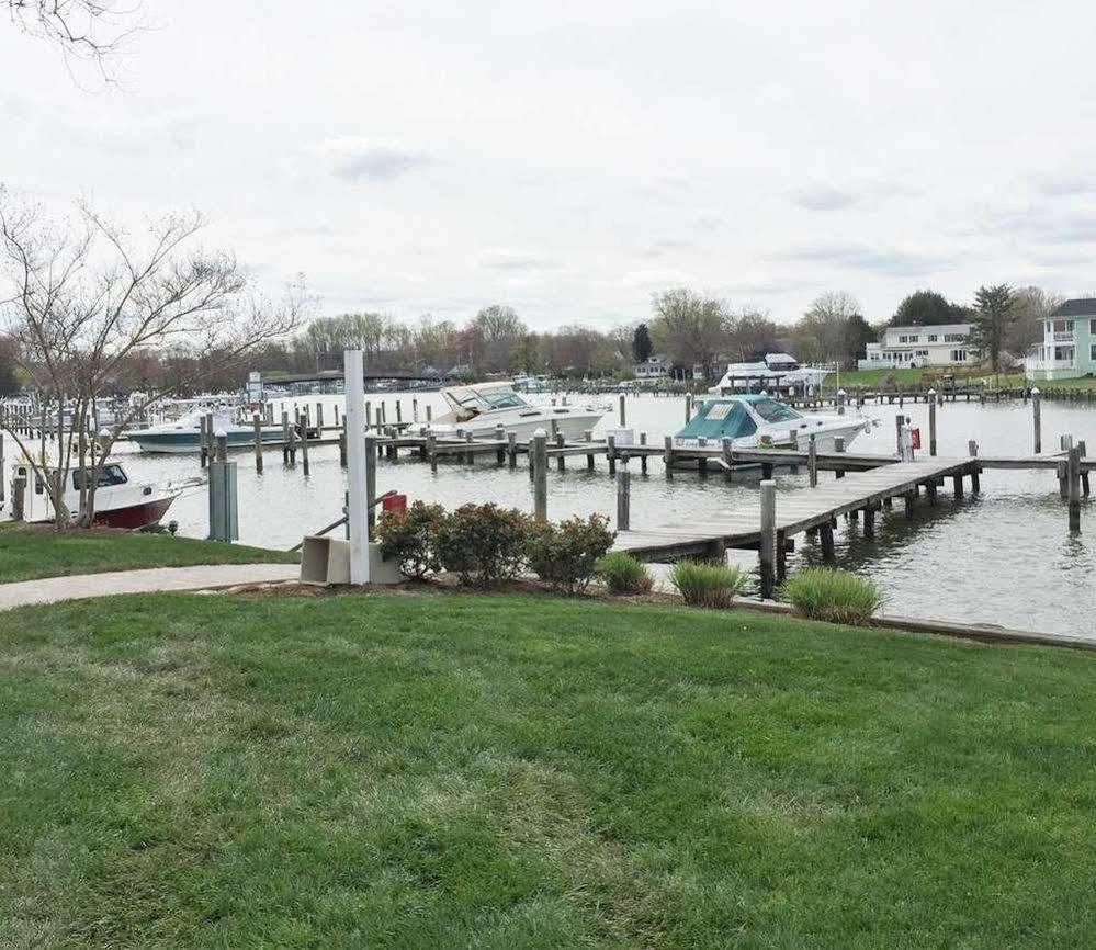 Anchored Inn At Hidden Harbor Deale Bagian luar foto